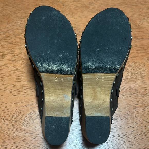 Lisa B Clogs - Picture 5 of 6